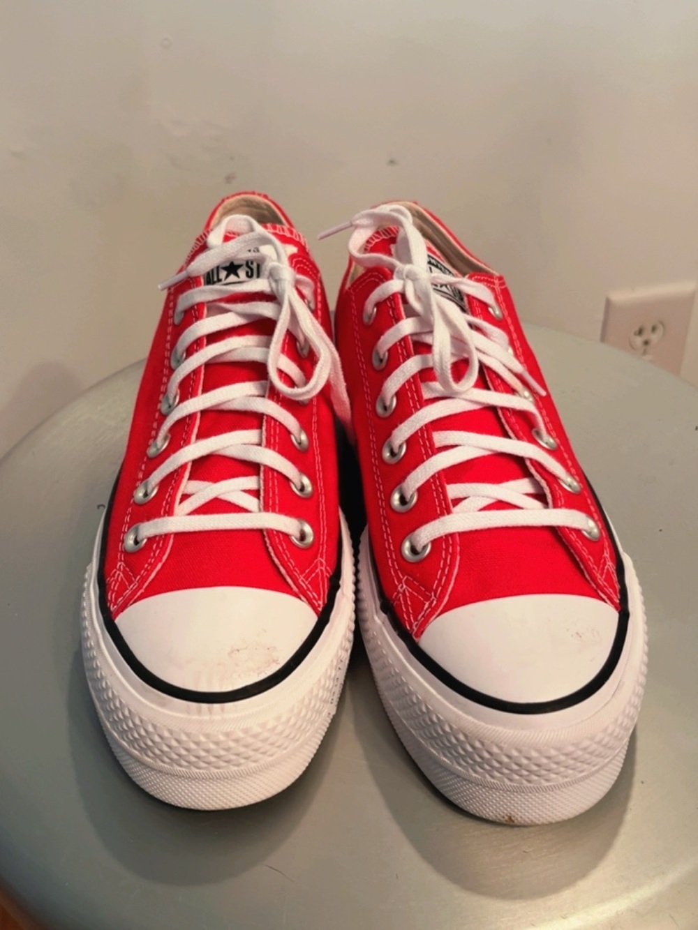 Converse Chuck Taylor All Star Low Top Red Canvas Sneakers Women’s Size 8 NWOT - Picture 2 of 8